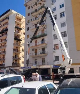 Tragedia sul lavoro a Palermo: due operai morti cadendo da una gru in via Ruggero Marturano Palermo, due operai morti sul lavoro
