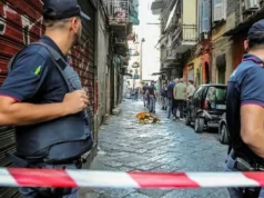 Napoli, 20enne ucciso a colpi di pistola: Fabio Ascione freddato all’alba scena omicidio Napoli polizia