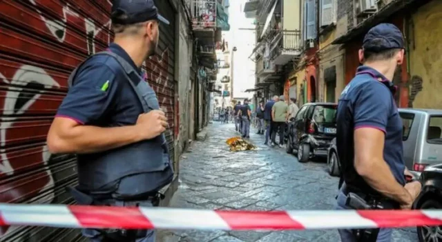 Omicidio Napoli rilievi scena omicidio Napoli polizia