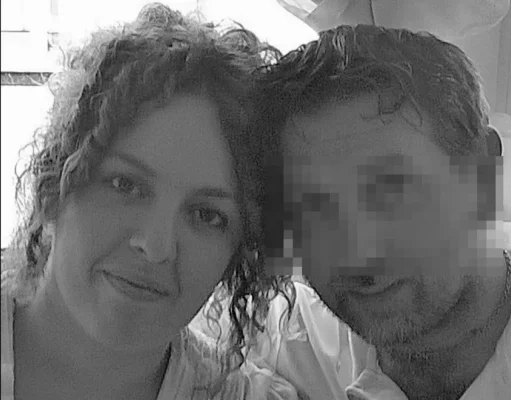 Anna Democrito, chi era la donna che si è lanciata dal balcone con i figli: il dramma davanti al marito Anna Democrito con marito foto pixellata