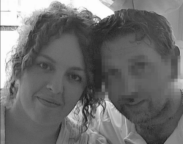 Anna Democrito con marito foto pixellata