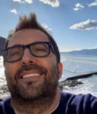 Morto Luca Iannuzzi, addio all’imprenditore della movida napoletana: aveva 54 anni Luca Iannuzzi imprenditore Napoli