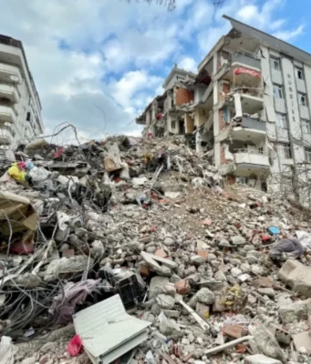 Giappone, terremoto 7.5 nel Nord: scatta l’allarme tsunami terremoto Giappone danni edifici