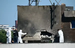 Drone russo colpisce un palazzo in Romania, feriti due civili: la Nato accusa Mosca di una «grave escalation» Drone russo Romania edificio colpito a Galați