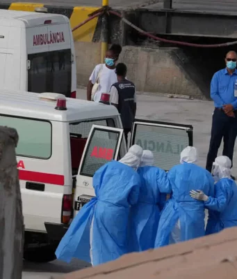Hantavirus, chi è il 24enne campano in isolamento dopo il contatto con la turista morta: «Rischio basso» Operazioni sanitarie durante evacuazione della nave Hondius