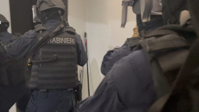 Foto Aprilia Aprilia, blitz dei carabinieri: 19 arresti