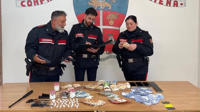Foto Arezzo Arezzo, arrestata una famiglia di imprenditori per spaccio di droga