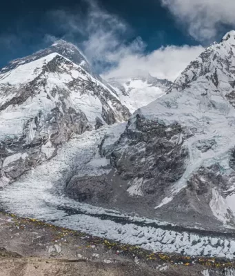 Kami Rita Sherpa conquista l’Everest per la 32ª volta: nuovo record mondiale Kami Rita Sherpa ha raggiunto oggi la vetta del monte per la 32esima volta