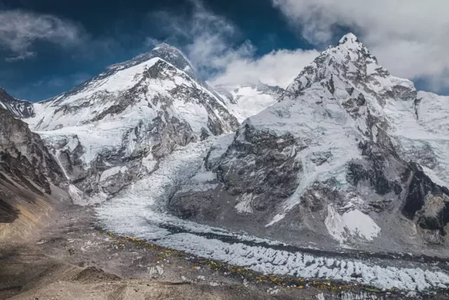 Kami Rita Sherpa ha raggiunto oggi la vetta del monte per la 32esima volta