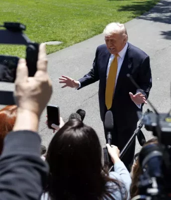 Trump nega accordo con Putin sul Donbass Trump smentisce un'intesa con Putin sul Donbass