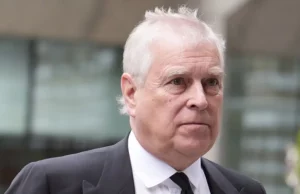 Ex principe Andrea indagato per presunti reati sessuali a Windsor: nuova svolta nel caso Epstein L’ex principe Andrea durante un evento ufficiale
