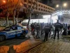 Terremoto ai Campi Flegrei, paura a Napoli: “Aree d’accoglienza chiuse dopo la scossa” Polizia e cittadini in strada dopo il terremoto ai Campi Flegrei