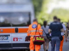 Travolta dall’auto del padre nel cortile di casa: muore a 22 mesi dopo cinque giorni di agonia Soccorsi dopo il tragico incidente