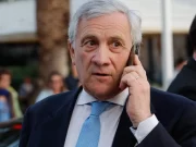 Guerra Ucraina Russia, Tajani apre a Kiev nell’Ue: “Favorevoli all’adesione”. Zelensky vola in Svezia per i caccia Gripen Antonio Tajani durante il vertice sull’Ucraina nell’Unione Europea