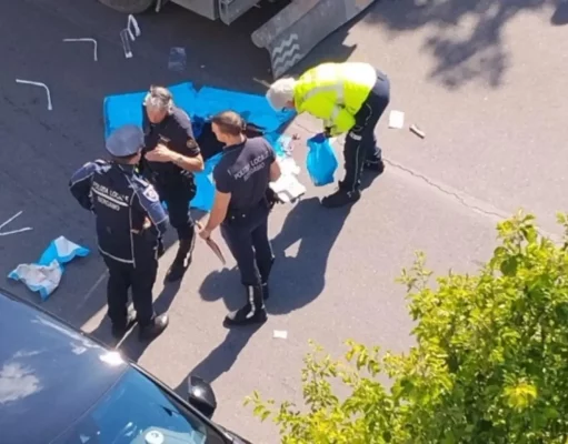 Giulio Lovera travolto e ucciso a 9 anni: attraversava la strada per raggiungere la mamma Soccorsi e polizia locale sul luogo dell'incidente a Bergamo