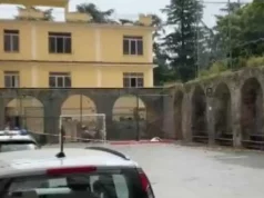 Tragedia a Sorrento, precipita dal muro della cattedrale: morto un 64enne Luogo dell’incidente alla cattedrale dei Santi Filippo e Giacomo a Sorrento
