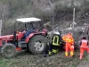 Lorenzo Spano muore a 3 anni travolto dal trattore del padre: tragedia nelle campagne di Nurri Trattore e soccorritori dopo la tragedia nelle campagne di Nurri