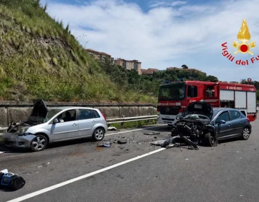 Drammatico incidente sulla Statale 109 a Catanzaro, morta Emanuela Puzzonia Incidente sulla Statale 109 Tangenziale Est a Catanzaro