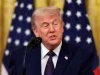 Guerra Iran-Usa, Trump: “Blocco navale resterà fino alla firma dell’accordo” Donald Trump durante un intervento sulla crisi con l’Iran
