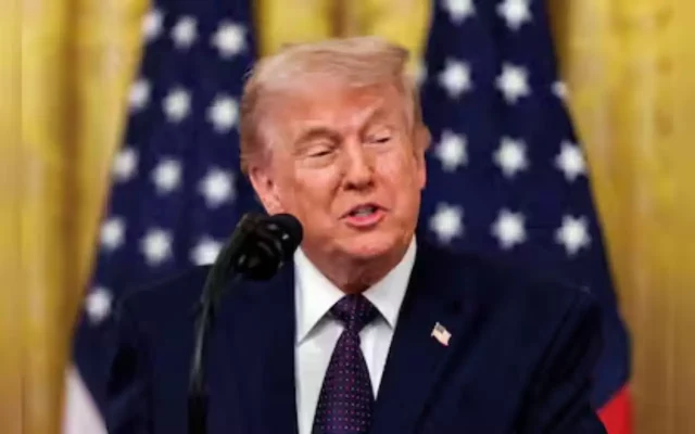 Donald Trump durante un intervento sulla crisi con l’Iran