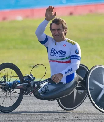 Alex Zanardi, oggi i funerali a Padova: l’ultimo saluto al campione Alex Zanardi campione paralimpico funerali Padova