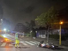 Incidente in viale Marconi, morti due ragazzi di 21 e 22 anni: moto accartocciate nello schianto incidente moto viale Marconi Roma moto a terra