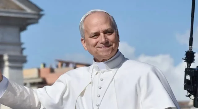 Papa Leone visita Napoli percorso fedeli piazza del Plebiscito