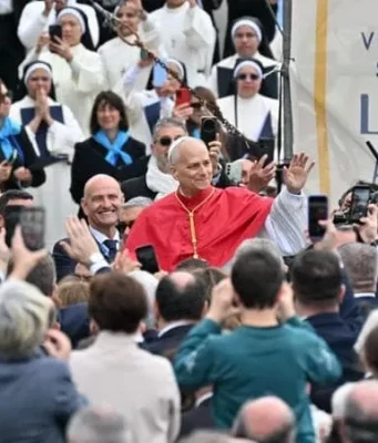 Papa Leone XIV a Pompei: “Basta guerre”. Dopo la visita pastorale arriverà a Napoli Papa Leone XIV Napoli piazza del Plebiscito fedeli