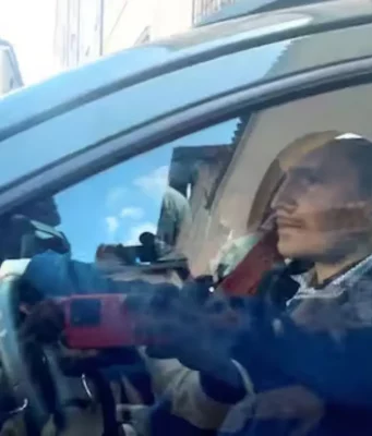 Delitto di Garlasco, verso la chiusura dell’inchiesta: Sempio resta in silenzio davanti ai pm Andrea Sempio auto uscita Procura Pavia interrogatorio Garlasco
