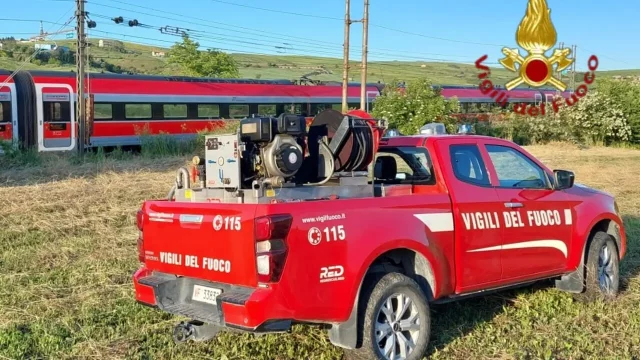 vigili del fuoco intervento binari incidente ferroviario Caserta Foggia