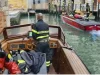 Venezia, tre giovani cadono in acqua: morto un 20enne, salvati gli amici vigili del fuoco venezia soccorsi rio annegamento