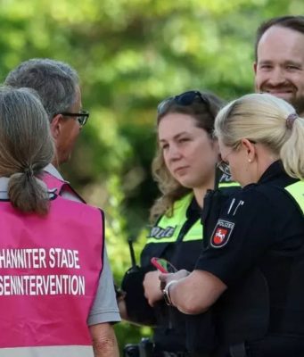 Strage in una casa famiglia a Stade: sei morti durante un incontro per la custodia della figlia Stade, un uomo uccide sei dipendenti di una casa famiglia