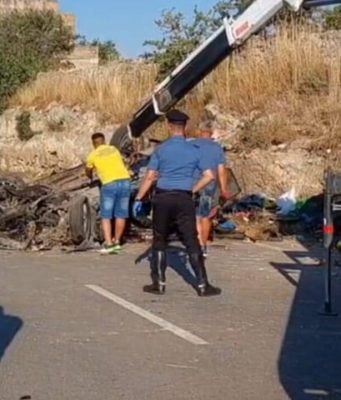 Incidente sulla Statale 89 tra Foggia e Manfredonia: tre morti, tra le vittime madre e figlio Grave incidente nel Foggiano, tre morti