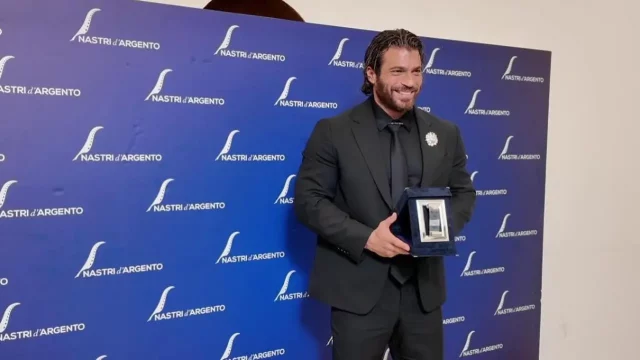 Can Yaman protagonista ai Nastri d'Argento Can Yaman al Teatro San Carlo di Napoli