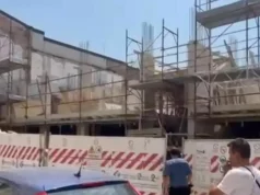 Operaio precipita da un cantiere e muore a Grumo Nevano: la vittima è Paolo Palma, aveva 62 anni Carabinieri all'interno del cantiere dove ha perso la vita l'operaio Paolo Palma