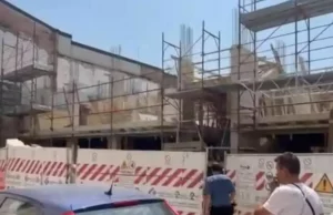Operaio precipita da un cantiere e muore a Grumo Nevano: la vittima è Paolo Palma, aveva 62 anni Carabinieri all'interno del cantiere dove ha perso la vita l'operaio Paolo Palma