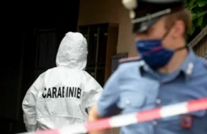 Cinisello Balsamo, cosparge il padre di liquido infiammabile e gli dà fuoco: arrestato 47enne Carabinieri scientifica omicidio Cinisello Balsamo