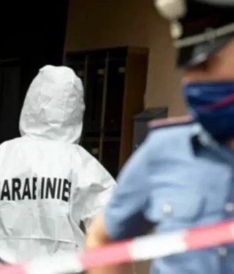 Cinisello Balsamo, cosparge il padre di liquido infiammabile e gli dà fuoco: arrestato 47enne Carabinieri scientifica omicidio Cinisello Balsamo