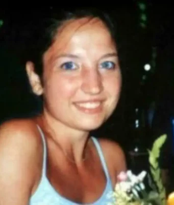 Garlasco, spunta un nuovo testimone: «Vidi una donna bionda in bici con gli occhi spiritati prima dell’omicidio di Chiara Poggi» Chiara Poggi vittima dell'omicidio di Garlasco