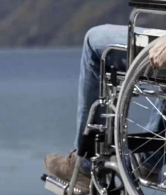 Napoli, spara a un disabile per un like alla fidanzata: fermato un giovane all’Arenaccia Disabile ferito Napoli