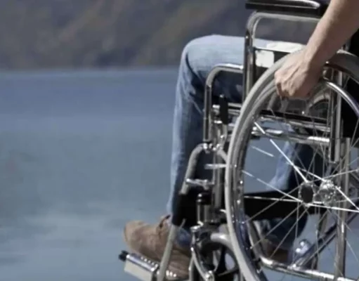 Napoli, spara a un disabile per un like alla fidanzata: fermato un giovane all’Arenaccia Disabile ferito Napoli