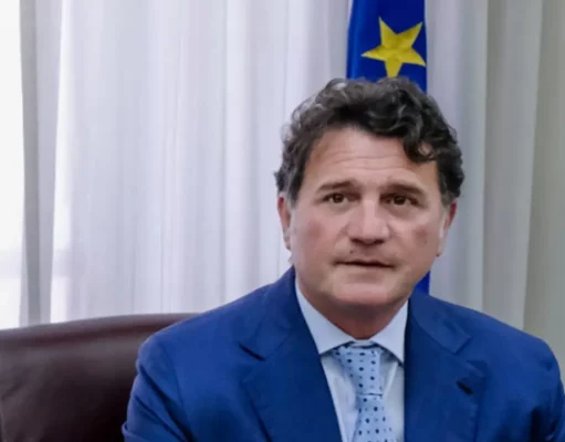 Imprenditrice denuncia il senatore Francesco Silvestro: «Mi costrinse a subire un atto sessuale». Lui respinge ogni accusa Francesco Silvestro senatore di Forza Italia