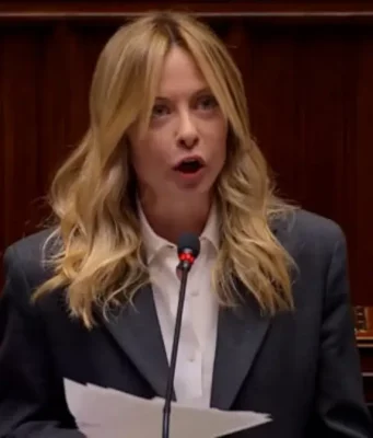 Ucraina, Meloni rilancia il ruolo dell’Europa: «Serve una figura autorevole per i negoziati di pace» Giorgia Meloni Camera dei Deputati Ucraina
