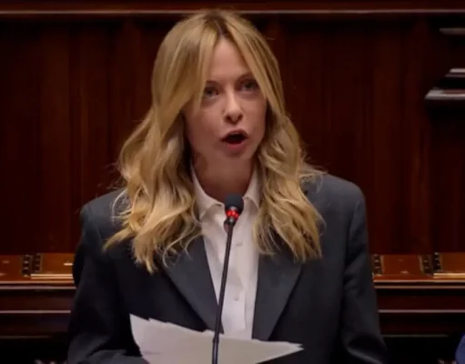 Ucraina, Meloni rilancia il ruolo dell’Europa: «Serve una figura autorevole per i negoziati di pace» Giorgia Meloni Camera dei Deputati Ucraina