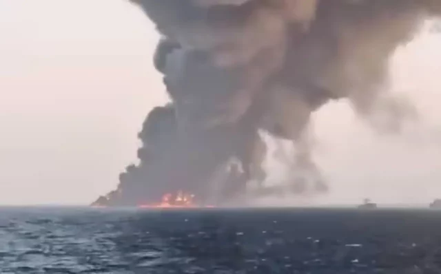 guerra nel Golfo fumo e fuoco dopo raid Usa su Qeshm