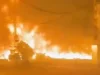 Napoli, incendio devasta capannone di prodotti ortofrutticoli a Poggioreale Incendio Poggioreale capannone prodotti ortofrutticoli