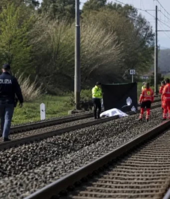 Travolto da treno in corsa a Pignataro Maggiore: inutili i soccorsi Incidente ferroviario Caserta con soccorsi e Polizia Ferroviaria sui binari