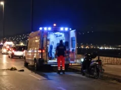 Napoli, fugge dai carabinieri contromano sul Lungomare: travolge e uccide un 60enne incidente Lungomare Napoli soccorsi