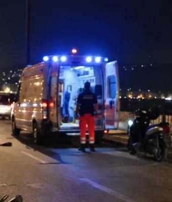 Napoli, fugge dai carabinieri contromano sul Lungomare: travolge e uccide un 60enne incidente Lungomare Napoli soccorsi