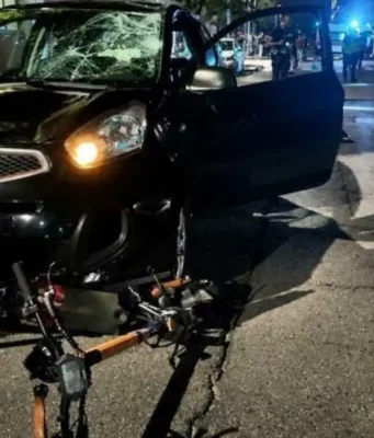 Monopattino contro auto a Milano, Eros Gagliardi muore a 18 anni: aveva sconfitto la miocardite post-Covid per tornare a giocare a calcio incidente monopattino Milano Eros Gagliardi